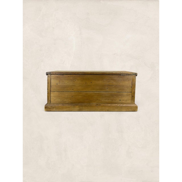 Early 20th Century English Pine Antique Blanket Chest For Sale In Tampa - Image 6 of 8
