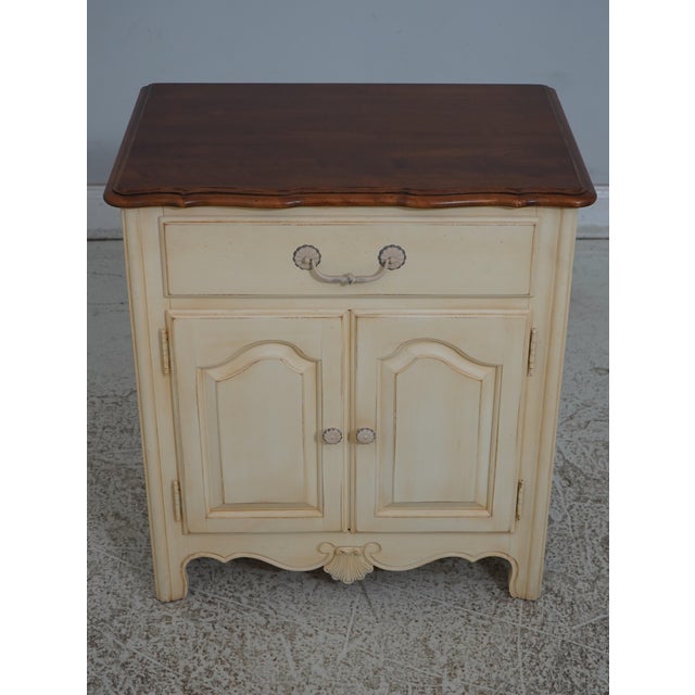 French Country Pair of Ethan Allen Birch Wood French Country Nightstands For Sale - Image 3 of 12