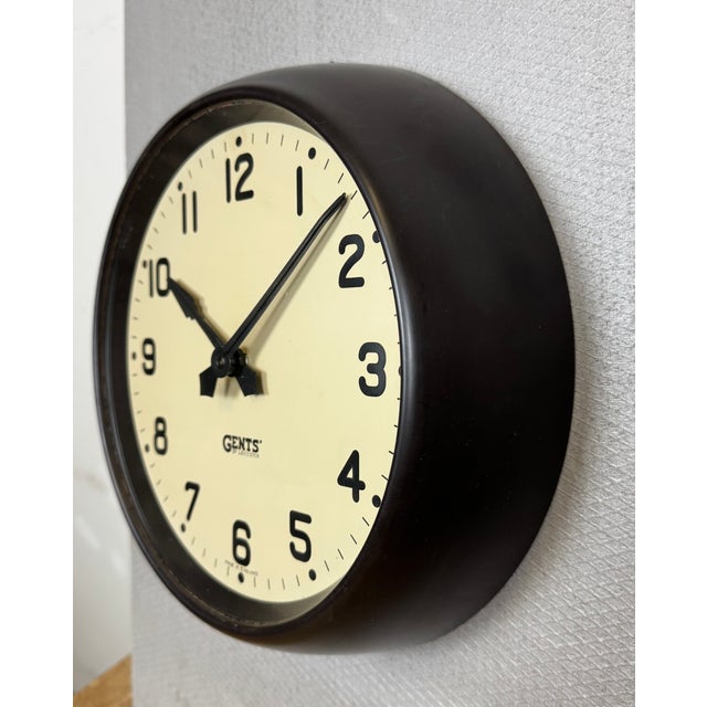 Vintage Brown Bakelite Wall Clock by Gents of Leicester, 1950s For Sale - Image 4 of 17