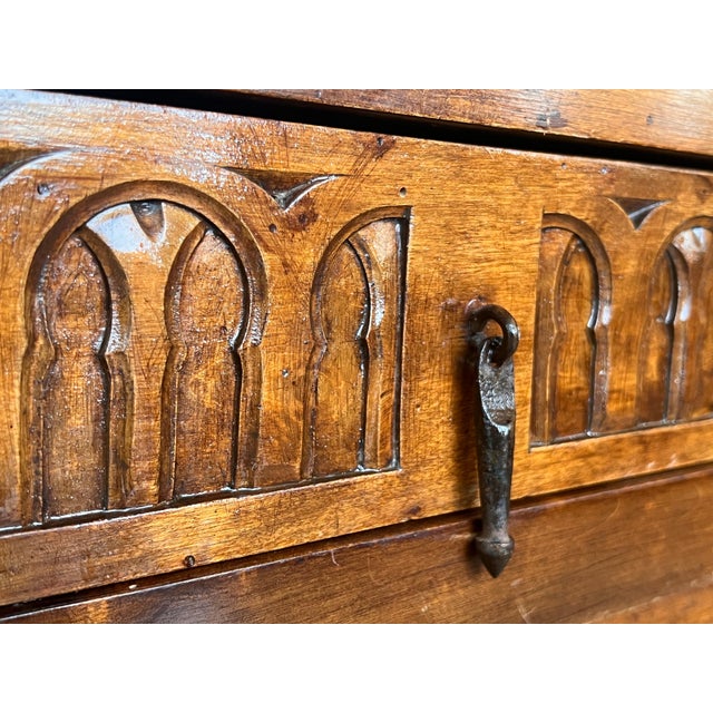 20th Century Spanish Carved Walnut Tuscan Credenza or Buffet with One-Drawer For Sale - Image 10 of 18
