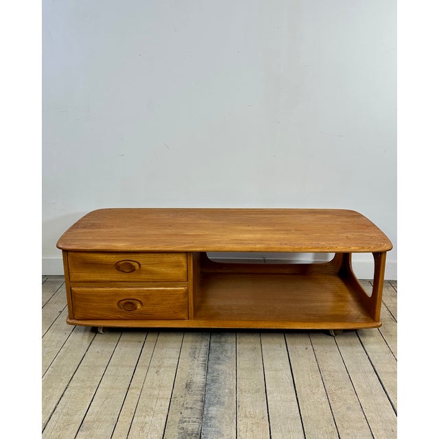 1980s Ercol Minerva Coffee Table in Elm from Lucian Ercolani, 1980s For Sale - Image 5 of 13