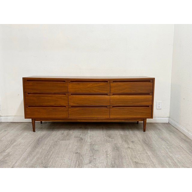 1960s Mid Century Modern Dresser For Sale - Image 5 of 9