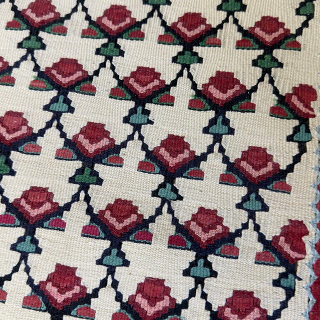 Farahan Rug with Floral Pattern by Ignoto for Ignoto For Sale - Image 5 of 9