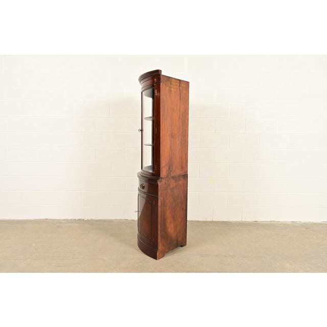 Drexel Georgian Mahogany Bow Front Corner Cabinet, 1950s For Sale - Image 15 of 18