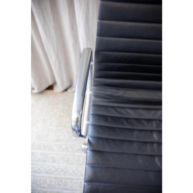 2010s Eames Aluminum Group Chair Executive For Sale - Image 5 of 7