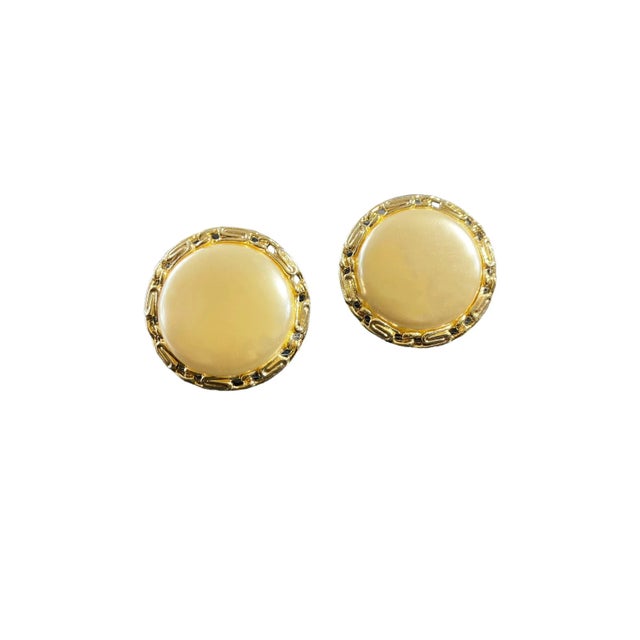 Vintage Lisner Round Large Faux Pearl, Chain Surround, Clips Earrings For Sale - Image 4 of 5