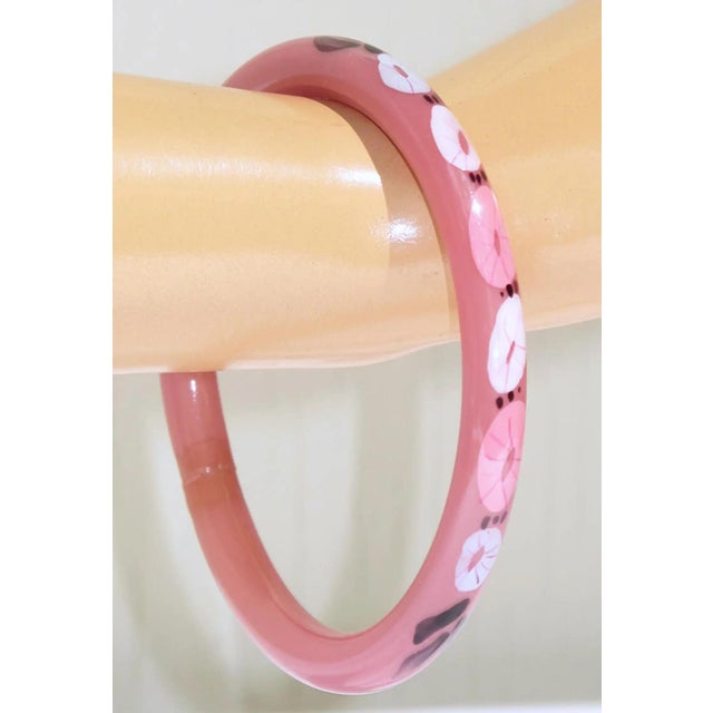 1920s French Art Deco Pink Celluloid Bracelet Bangle with Floral Design For Sale - Image 5 of 7