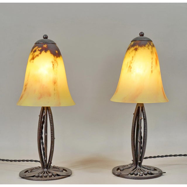 Art Deco Pair of E. Gauthier & Daum French Art Deco Lamps 1920s - Yellow Mottled Glass & Iron For Sale - Image 3 of 12