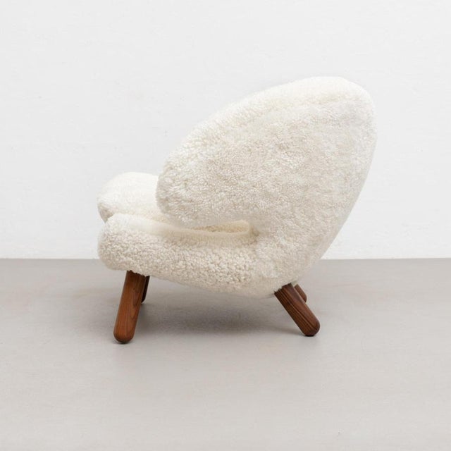 Modern Pelican Chair in Sheepskin Upholstery from Finn Juhl, Denmark, 2000s For Sale - Image 16 of 18
