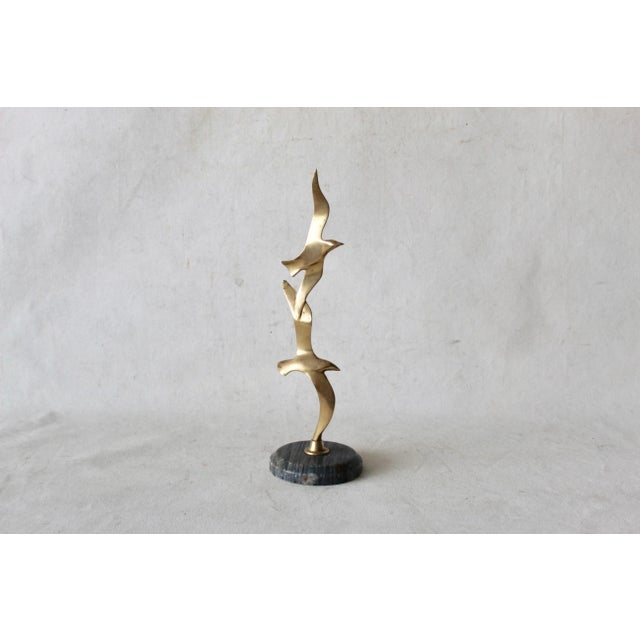 Hattakitkosol Somchai Style Brass Birds in Flight Mantel Top Sculpture Marble Base For Sale In Miami - Image 6 of 9