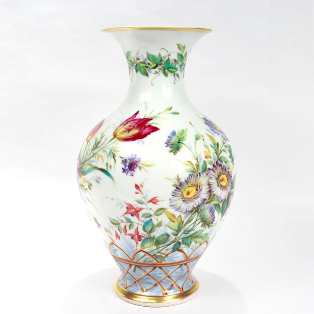 French Large Antique Old Paris or Vieux Porcelain Flower Vase by Peter Anton Hannong For Sale - Image 3 of 12