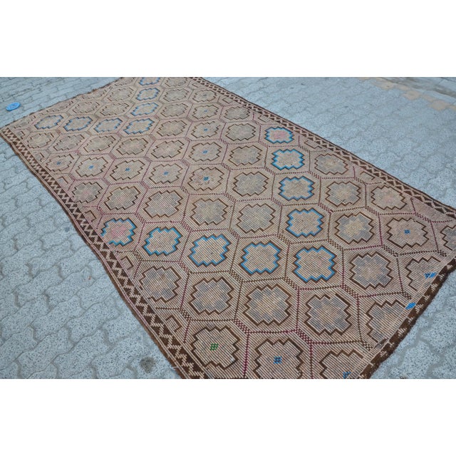Turkish Vintage Anatolian Kilim Rug For Sale - Image 9 of 11