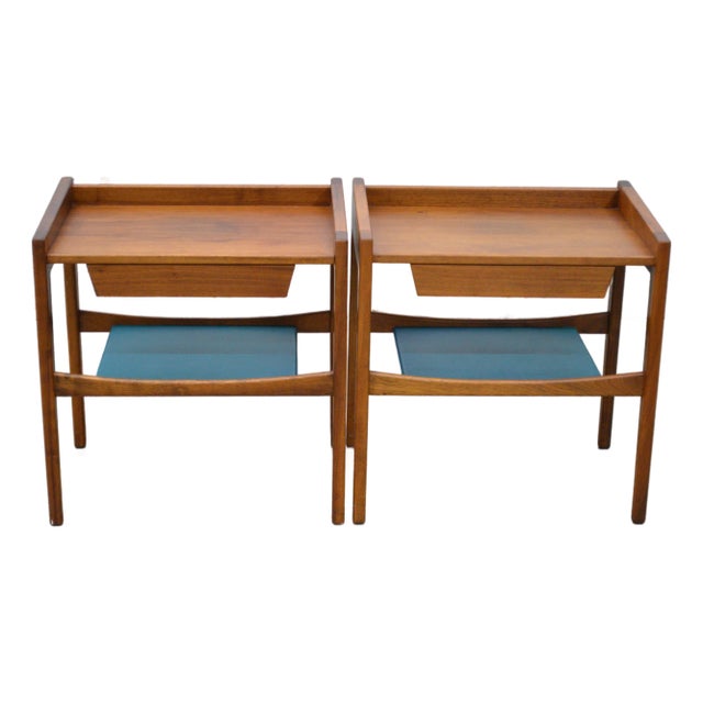 1960s Jens Risom Design Walnut Wood Leather Side End Tables a Pair 2 For Sale