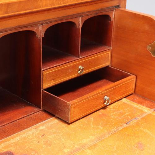 Antique Bookcase in Mahogany with Maple Inlays, 1900s For Sale - Image 6 of 13