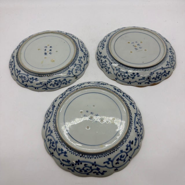 Red 19th Century Japanese Imari Kinrande Porcelain Plates - Set of 3 (8.75") For Sale - Image 8 of 17