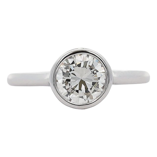 1.01 Carat Round Diamond Vintage Bezel 14k White Gold Solitaire Ring, Size 5.25 For Sale