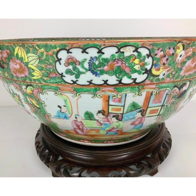 Large Chinese Rose Medallion Punch Bowl, 19th Century, Famille Rose Palette For Sale - Image 11 of 15
