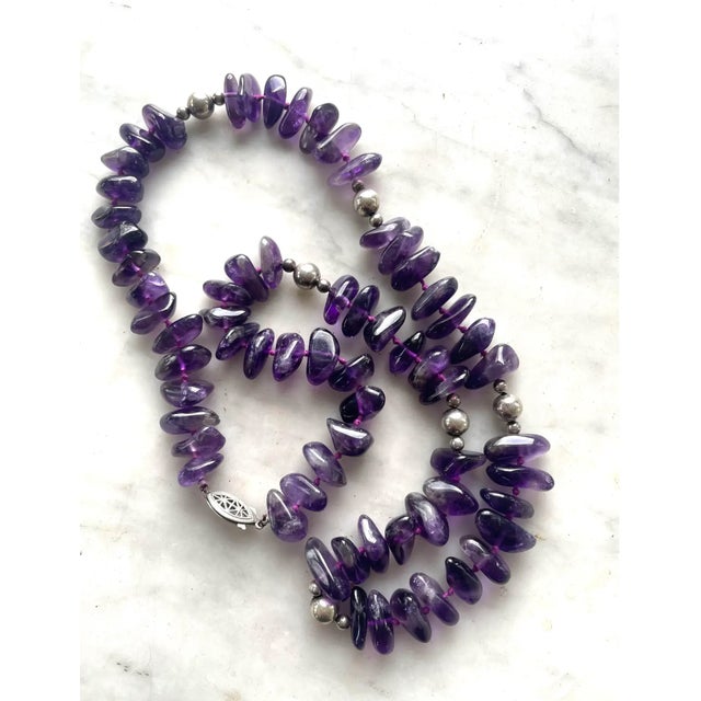 Gorgeous quality vintage amethyst and sterling silver hand knotted beaded necklace from the 1980s. 22” long