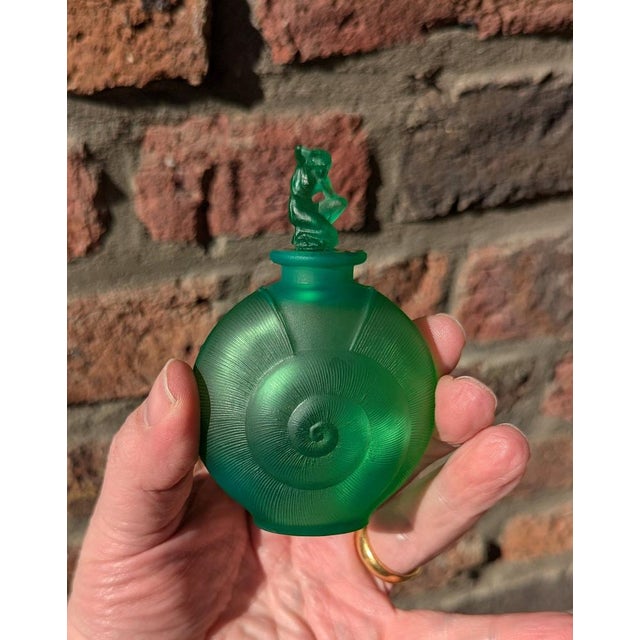 René Lalique Vintage French Perfume Bottle in Emerald Green Glass by René Lalique, 1920 For Sale - Image 4 of 11