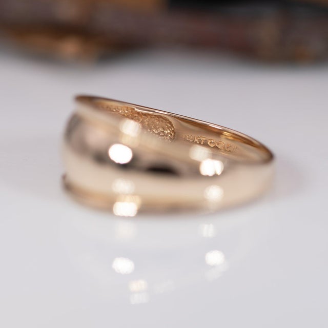 Estate Plain Band Ring in Solid 14k Yellow Gold – Classic Minimalist Band Ring, Size 6.75 For Sale - Image 9 of 9