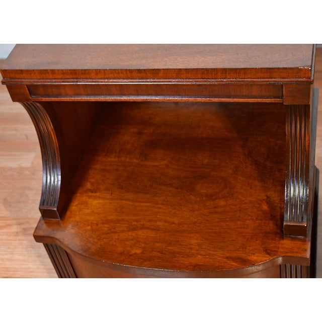 Mid 20th Century English Traditional Vanleigh Mahogany Nightstands Bed Side Tables, 2 Pieces For Sale - Image 10 of 10