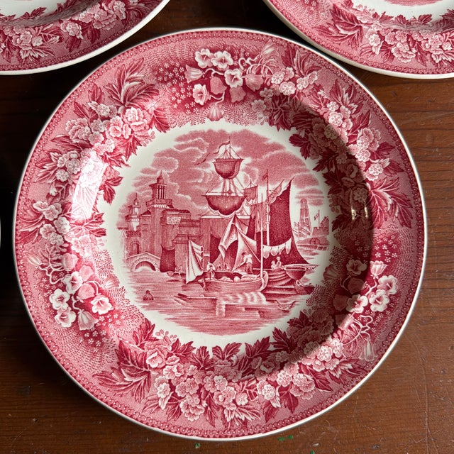1960s A Fine Set of 5 Vintage Wedgwood “Ferrara” Red Transferware Plates, 1960's For Sale - Image 5 of 12