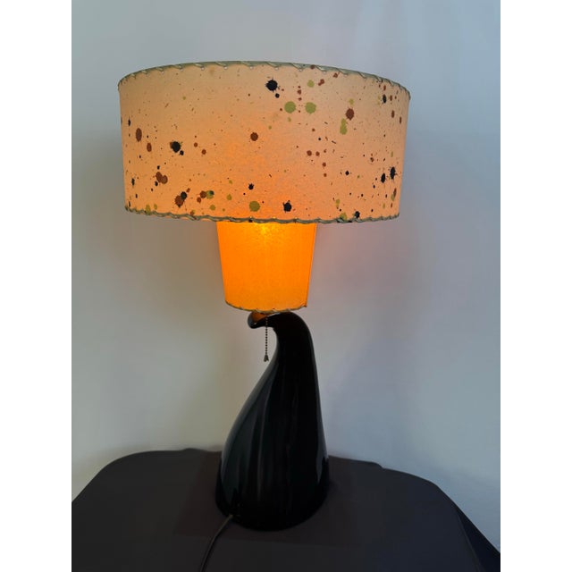 Mid-Century Modern Vintage Royal Haeger Mid Century Modern Ceramic Lamp W/ Original Double-Tier Fiberglass Shade For Sale - Image 3 of 12