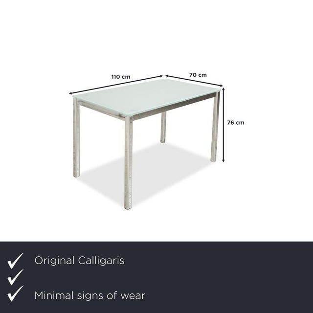 The Calligaris glass dining table in silver combines modern elegance with a clean and airy design, lending a stylish...