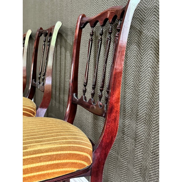 Set of 5 French NF-Certified Regency-Style Mahogany Dining Chairs, Mid 20th Century, Reupholstered in Gold Striped Velvet For Sale - Image 4 of 7