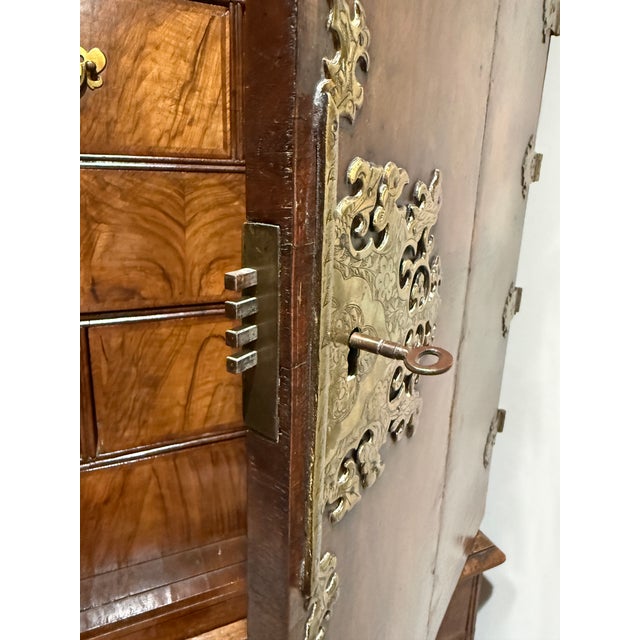 Queen Anne Early 18th Century English Queen Anne Walnut Cabinet on Chest, C. 1710 For Sale - Image 3 of 17