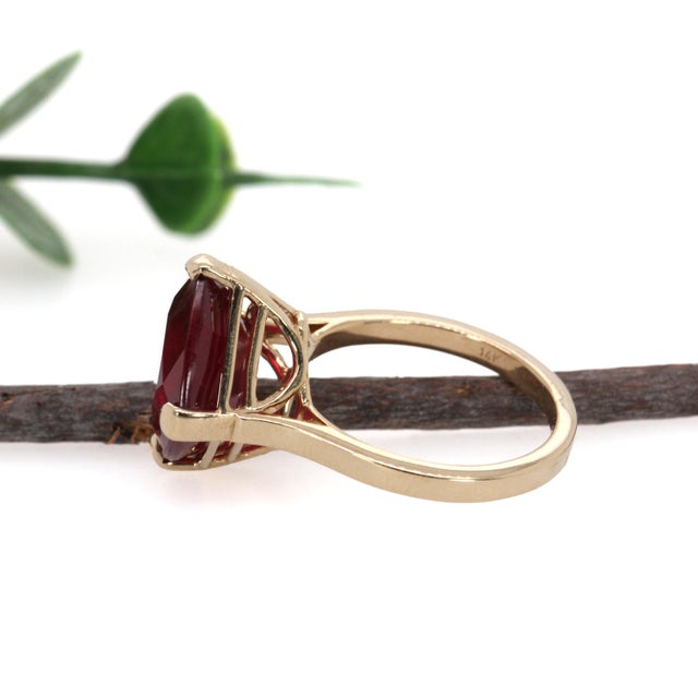 Metal 10.5 Carat Madagascar Ruby Statement Solitaire Ring in 14k Solid Gold, Size Us 6.75 For Sale - Image 7 of 7