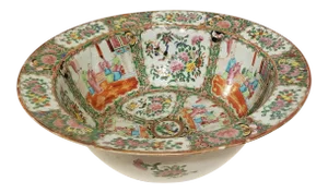 Late 19th Century Large Rose Medallion Wash Basin Bowl