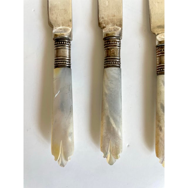 Sheffield Late 19th Century Mother-of-Pearl & Silver Plate Spreaders – Set of 7 For Sale - Image 4 of 9
