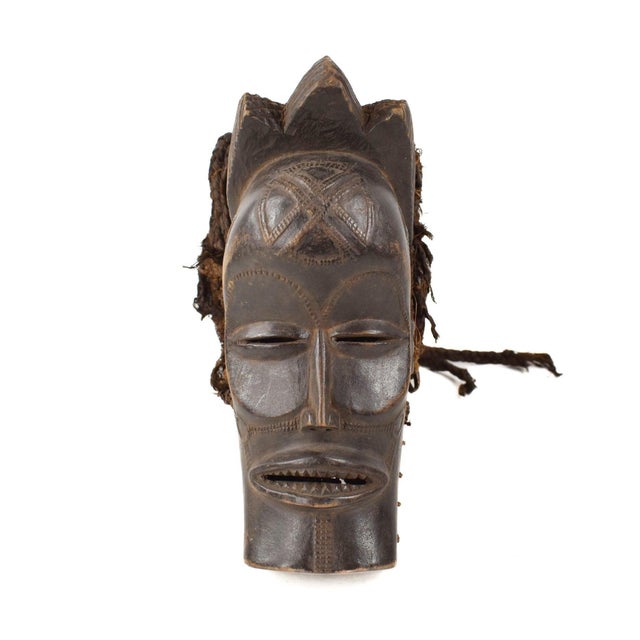 Early 20th Century Chokwe Mask Mwana Pwo For Sale In Denver - Image 6 of 8