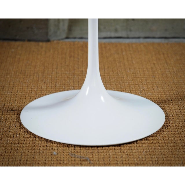 1970s White Tulip Standing Ashtray by Eero Saarinen for Knoll International, 1970s For Sale - Image 5 of 6
