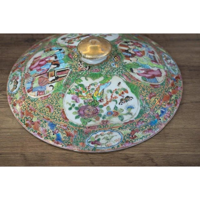 Ceramic 19th Century Chinese Qing Dynasty Famille Rose Canton Covered Bowl For Sale - Image 7 of 18