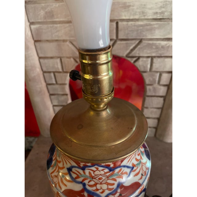1990s Japanese Imari Style Porcelain Ceramic Table Lamp With Wooden Base For Sale - Image 5 of 9