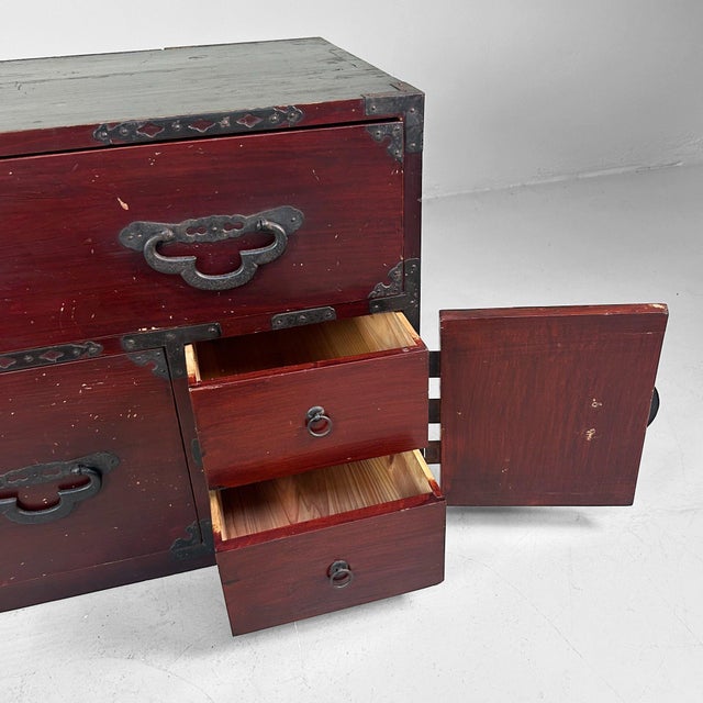 Antique Japanese Tansu Chest of Drawers, 1900s For Sale - Image 4 of 18