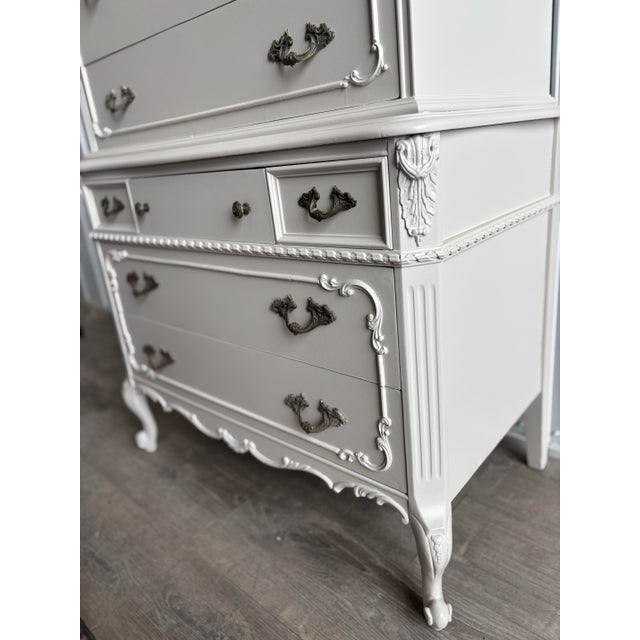 Early 20th Century French Provincial Tallboy Dresser in Soft Neutral Finish – Ornate Carved Details, Solid Wood For Sale - Image 4 of 7