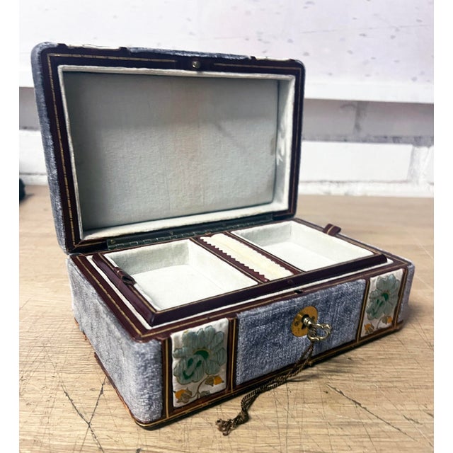 1960s 1960s Pale Blue Velvet Jewelry Box With Embroided Trim For Sale - Image 5 of 6