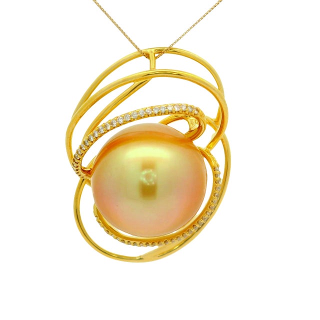 A striking pendant featuring an 18mm South Sea Pearl. The lustrous golden pearl is elegantly framed by 0.29 carats of...