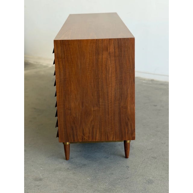 1960s Walnut Dresser With Brass Accents by American of Martinsville For Sale - Image 10 of 11
