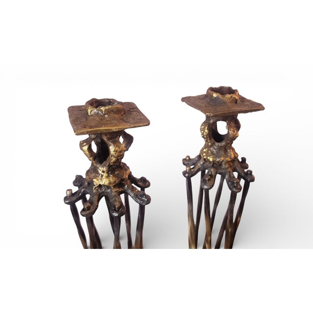Brutalist Rare Pair Bronze Sculptured Brutalist Judaica Ceremonial Candlesticks ~ Chaim Hendin (b.1920) For Sale - Image 3 of 16