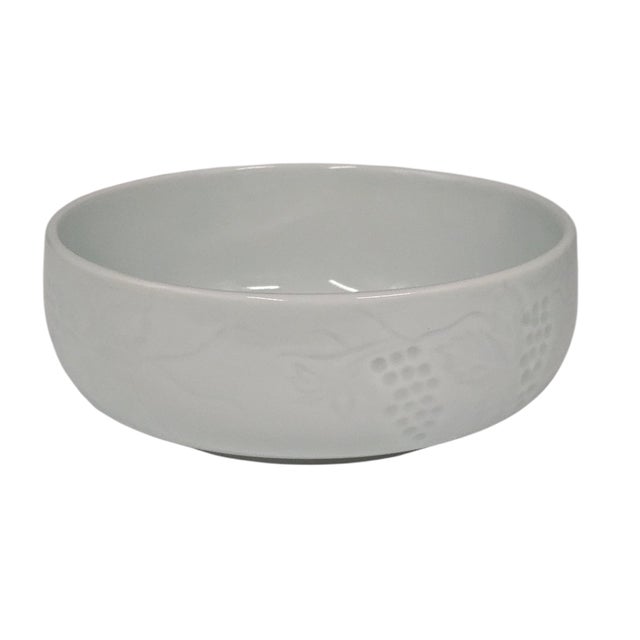 Set of 5 Vintage Korean Celadon Bowls With Grape Leaf Relief – Pale Blue Porcelain Soup or Salad Dishes For Sale - Image 4 of 9