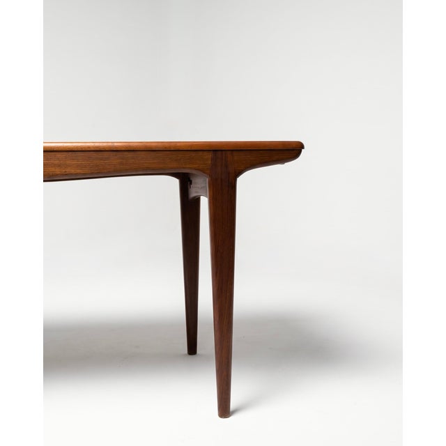 Scandinavian Extendable Table by Johannes Andersen, 1960 For Sale - Image 8 of 10