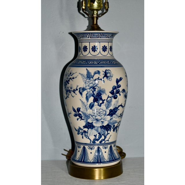 Asian Vtg. Blue & White Porcelain Floral Design Table Lamp W/Brass Base For Sale - Image 3 of 13