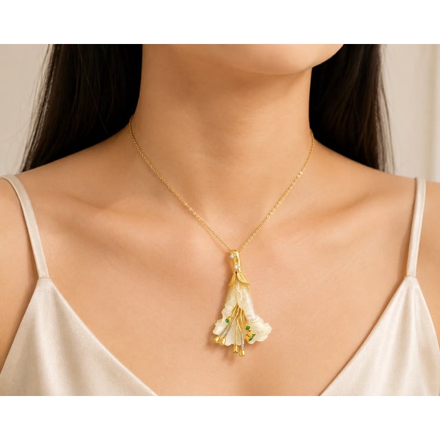 Traditional 18K Yellow Gold Diamond Emerald Floral Pendant Necklace Slide For Sale - Image 3 of 3