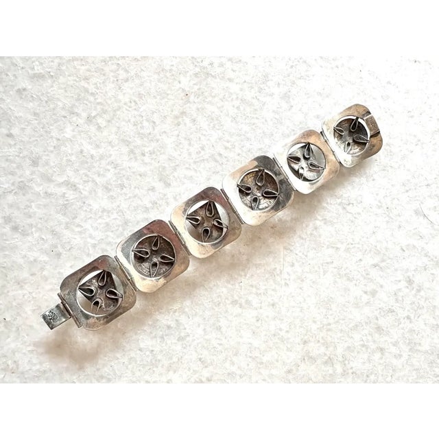 1940s Vintage Aztec Carved Green Onyx and Sterling Silver Wrap Bracelet - Stamped For Sale - Image 5 of 8