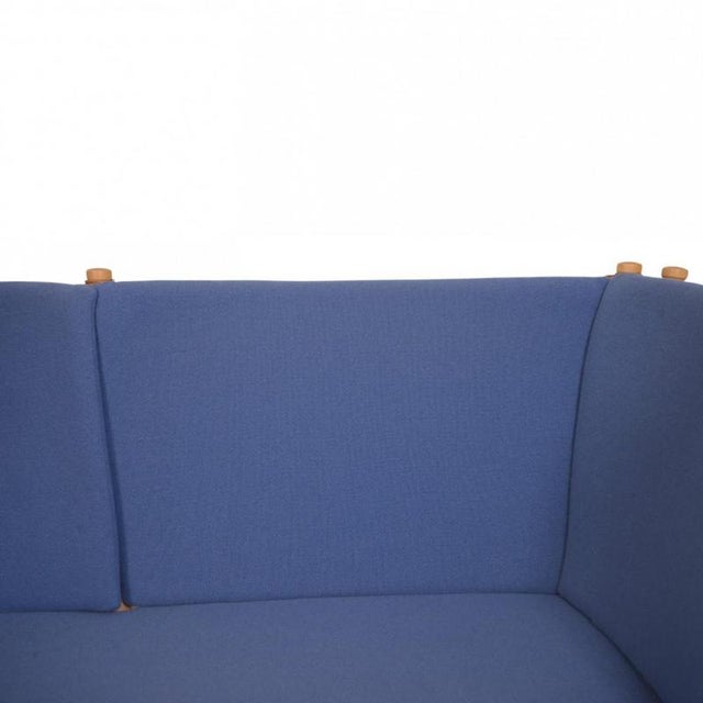 Spokeback Sofa in Blue Fabric by Børge Mogensen, 1994 For Sale - Image 5 of 17