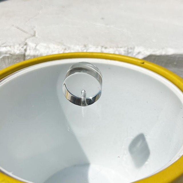 Mid-Century Modern 1970s Hollywood Regency Yellow and Lucite Ice Bucket With Acrylic Handle and Lid For Sale - Image 3 of 6
